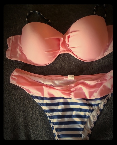 Striped bikini - Picture 1 of 1